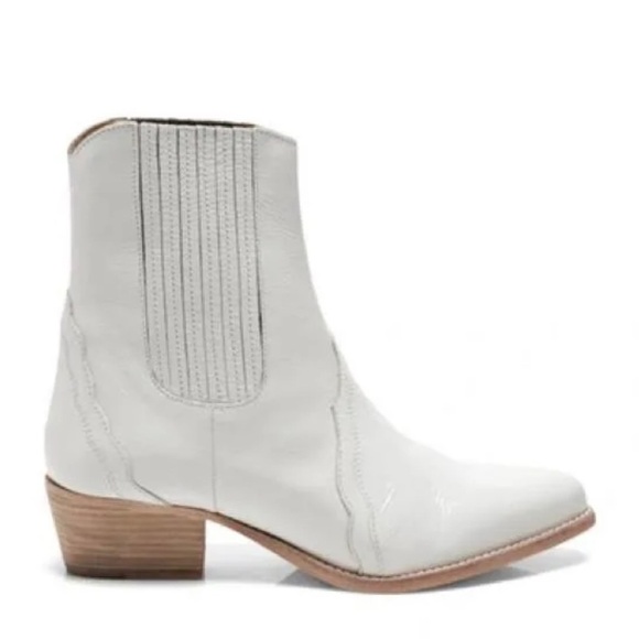 NWT Free People Chelsea leather Boots size 6 - Picture 1 of 5